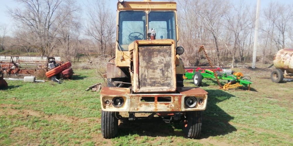 Дт-75 колесный на ходу..