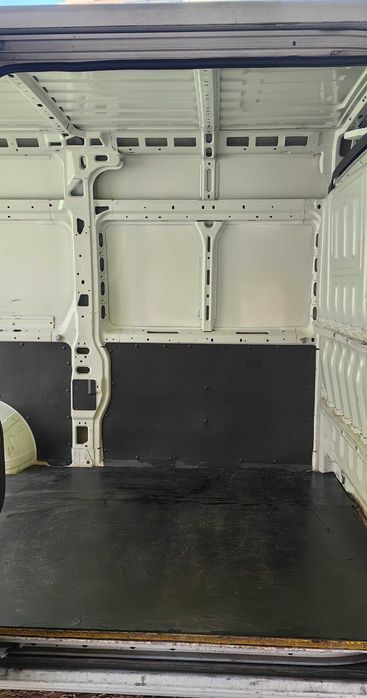 Транспортни услуги със закрит бус / Варна - 20 Евро