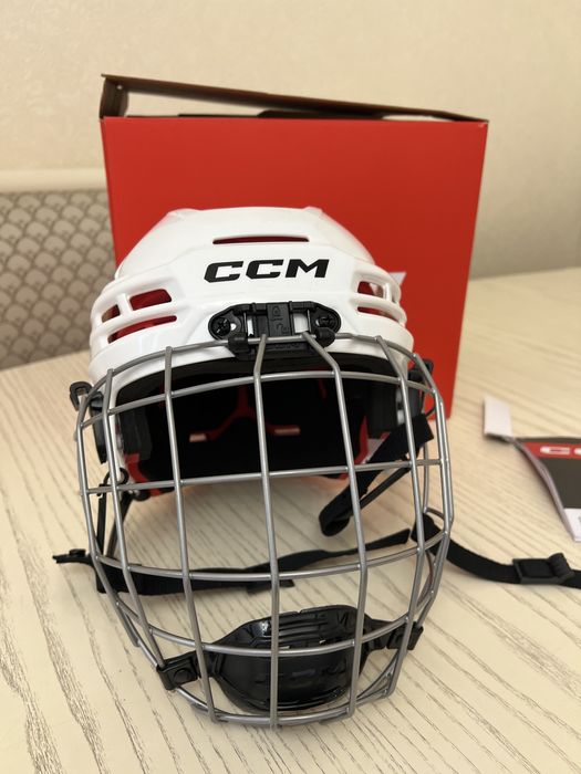 Шлем хоккейный