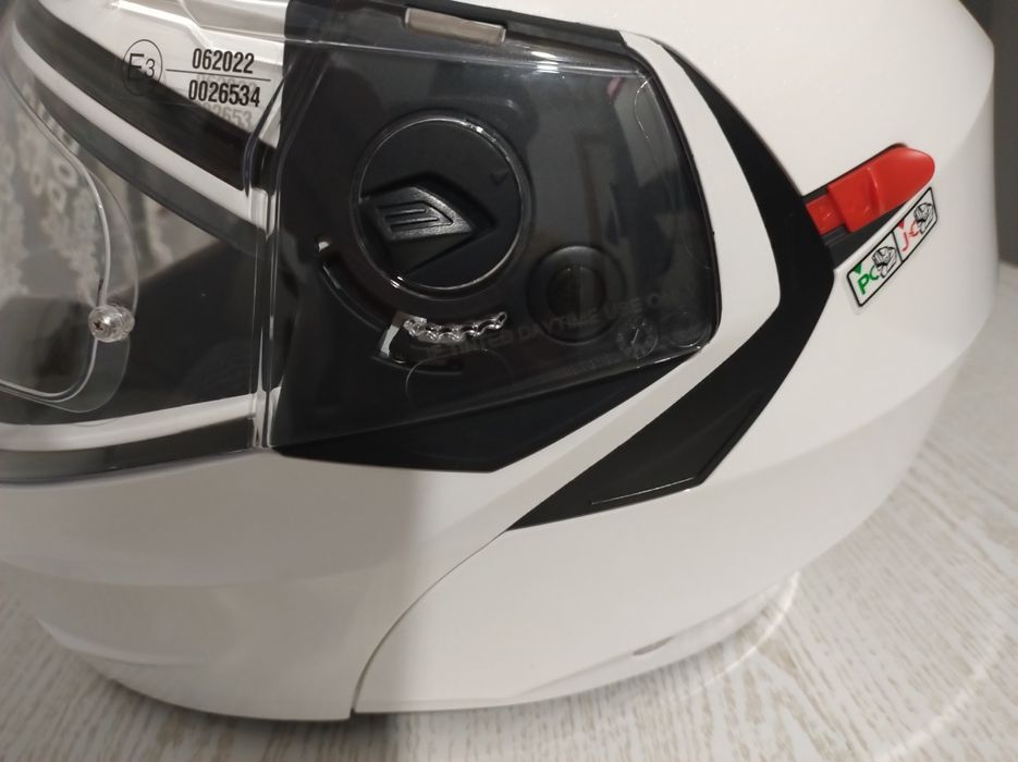 Продавам чисто нова каска модел:  DUKE X WHITE METAL TG: L