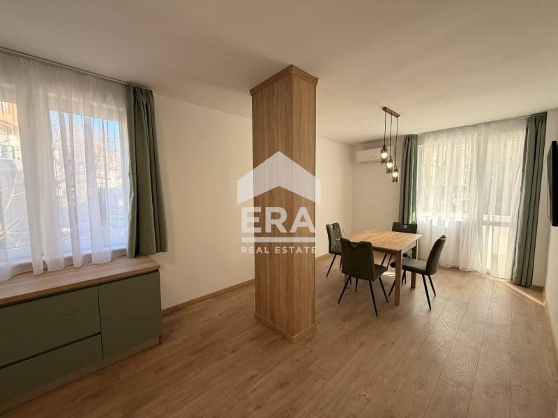 Стилен четиристаен обзаведен  апартамент след основен ремонт за продаж