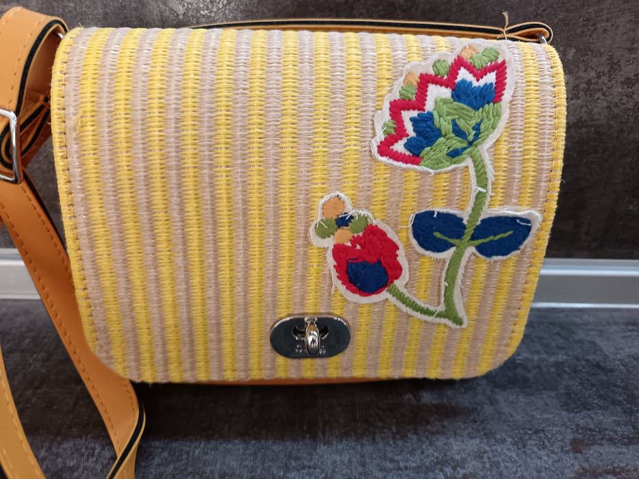 Малка, оригинална чанта O bag