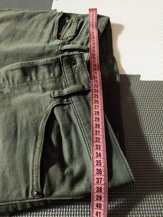 Jeans Diesel green army W26-L30 (38 x 2 CM) straight.