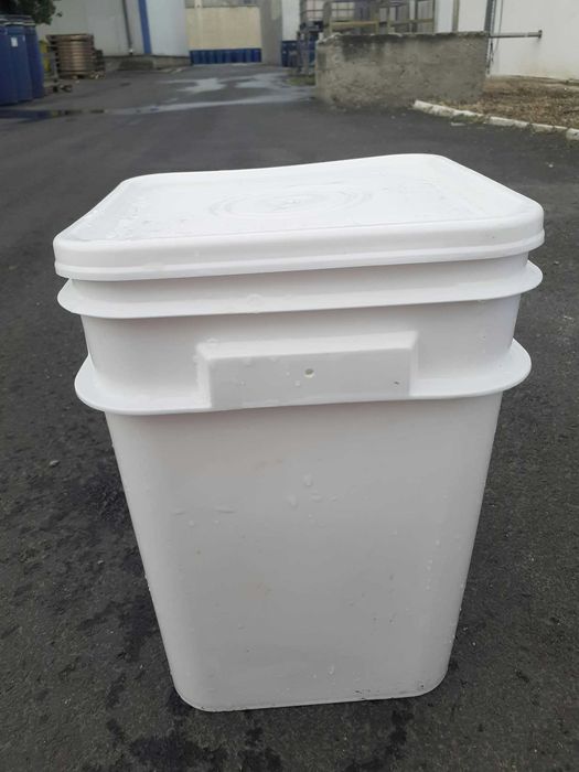 Galeata patrata de plastic rezistenta, alba, 13 kg