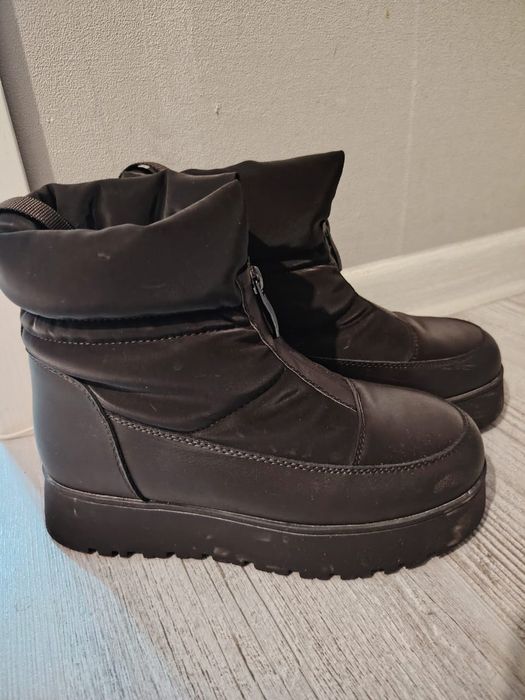 Продам женские ботинки срочно