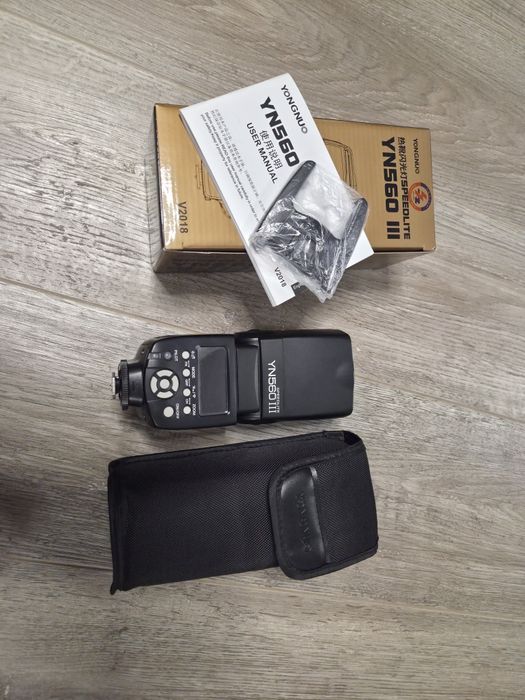 Vand Blitz speedlite Yongnuo YN560III universal ca nou