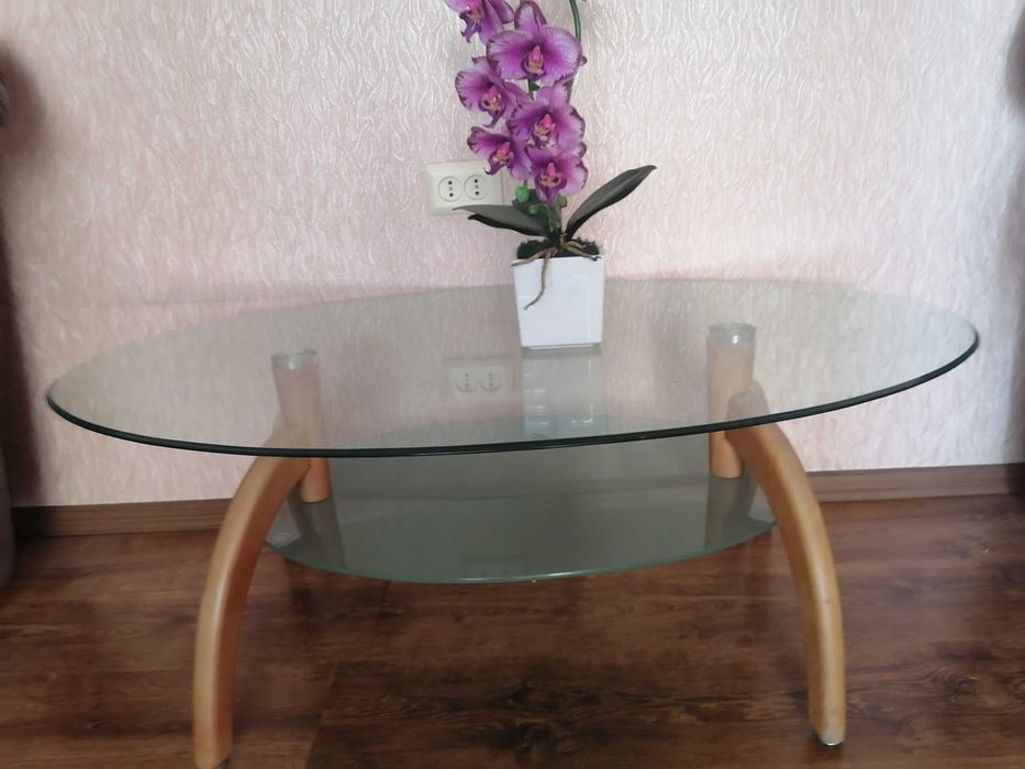 Продам столик журнальный