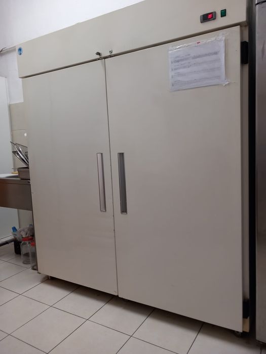 Vitrina frigorifica si frigider 2 uși de vanzare