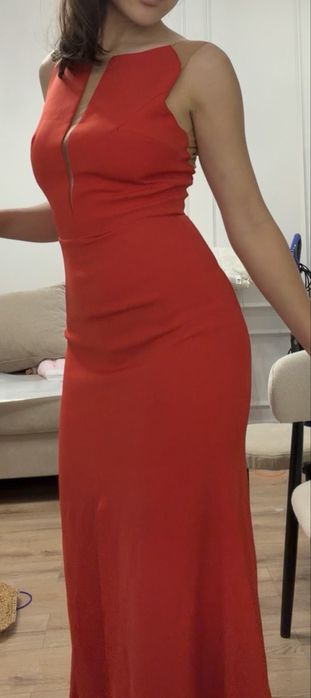 Красное вечернее платье