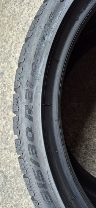 2 anvelope iarna Pirelli 315/30/21.Pretul este pe bucata