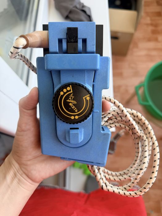 Отдам дорожный утюг