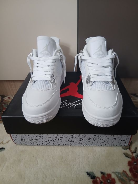 adidasi Jordan 4