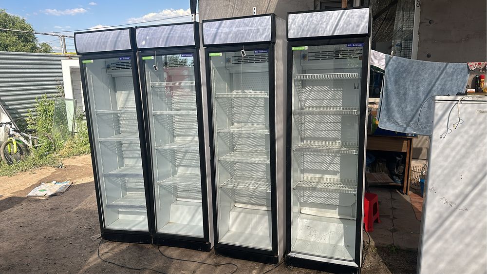 Продам витрины холодильники