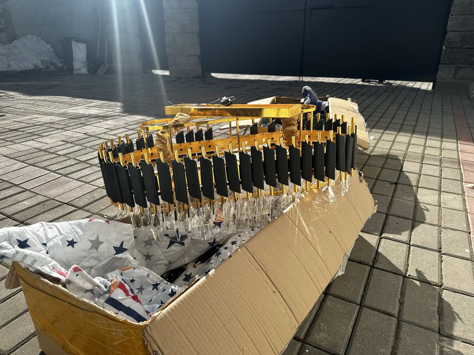 Продам две люстры