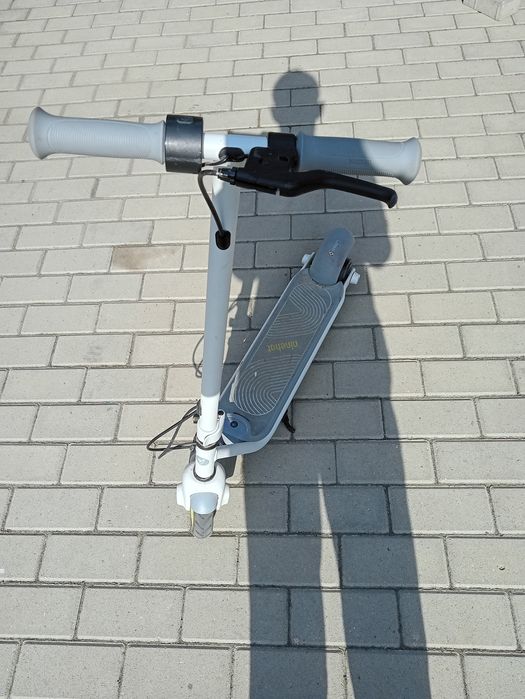 VAND trotinetă electrică perfect funcțională DAR FĂRĂ INCĂRCĂTOR