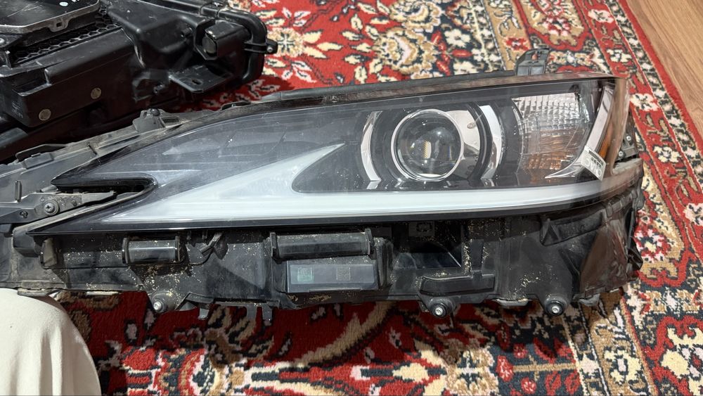 Фары на Lexus ES 300h