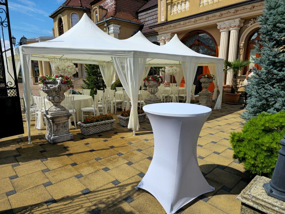 Aranjamente florale cort de inchiriat Inchiriez cort mese scaune flori