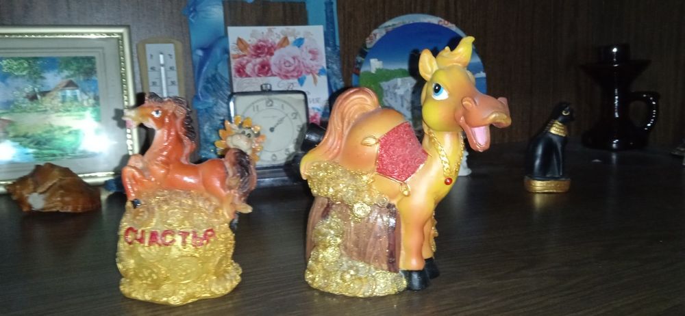 Игрушки детские: коляска детскская, куклы,посудки кофейные,лошадки