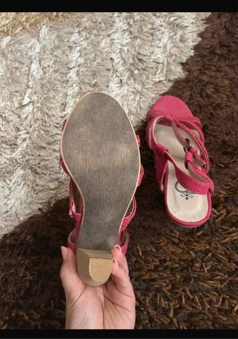 Sandale roz cu toc gros