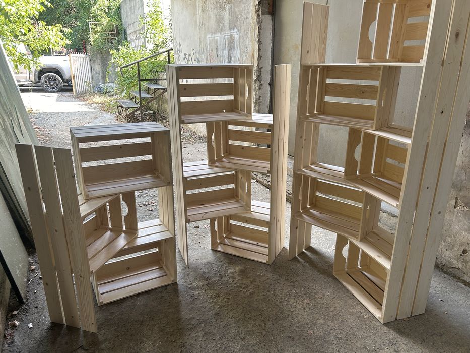 Универсален разтегателен и чупещ се дървен стелаж от щайги