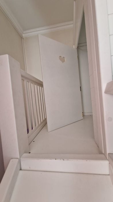 Продаю детский домик с горокой