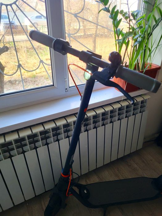 Срочна Продам электро самакат Ninеbot f40