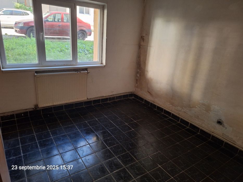 Vând apartament 2 camere, decomandat, parter