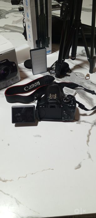 Canon D600 Foto aparat sotiladi yangi