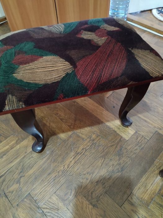 Măsuță de cafea și doi tabureti