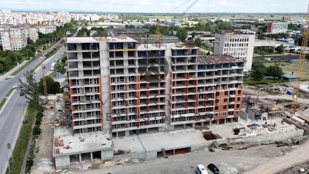 Продава се Тристаен апартамент в Пловдив, Тракия - 95 кв.м за 1225 €/кв.м - Снимка #2