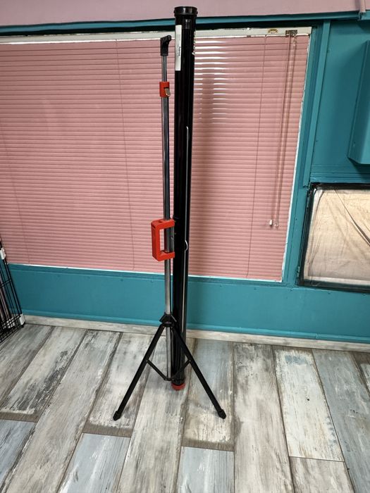 Преносим прожекционен екран Hama със стойка 110x120 см