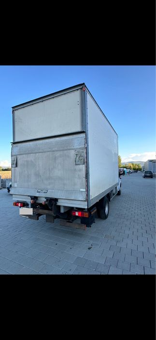 Предлагаме товарни буса под наем с падащ борд