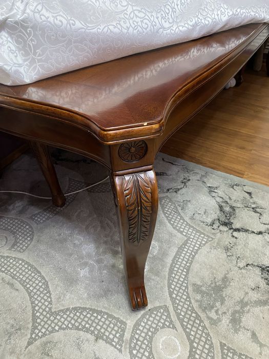 Продаю стол с 8 стульями