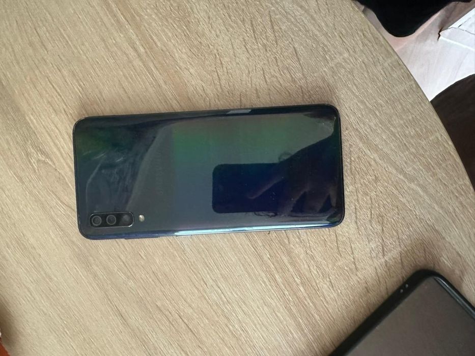 Продам самсунг а70