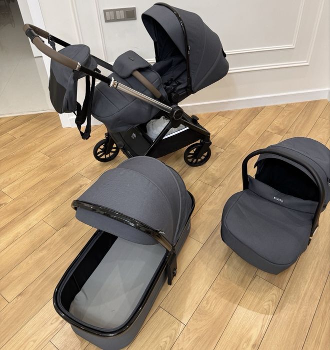 Коляска 3в 1 в хорошем состоянии, пользовались только люлькой