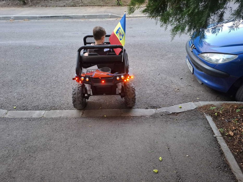 Mașinuță electrică Mercedes Unimog 4x4, 12V – semnalizare și stopuri LED reale, Galați