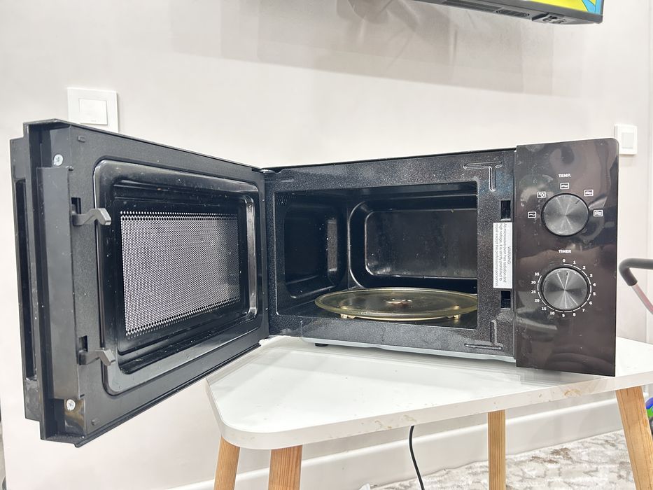 Микроволновка Hisense