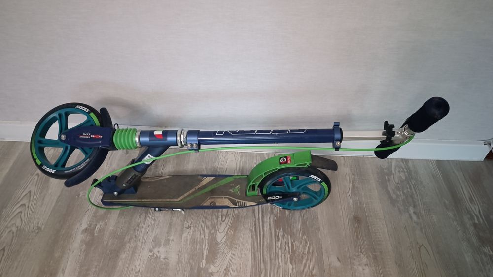 Продам самокат Roces 200mm