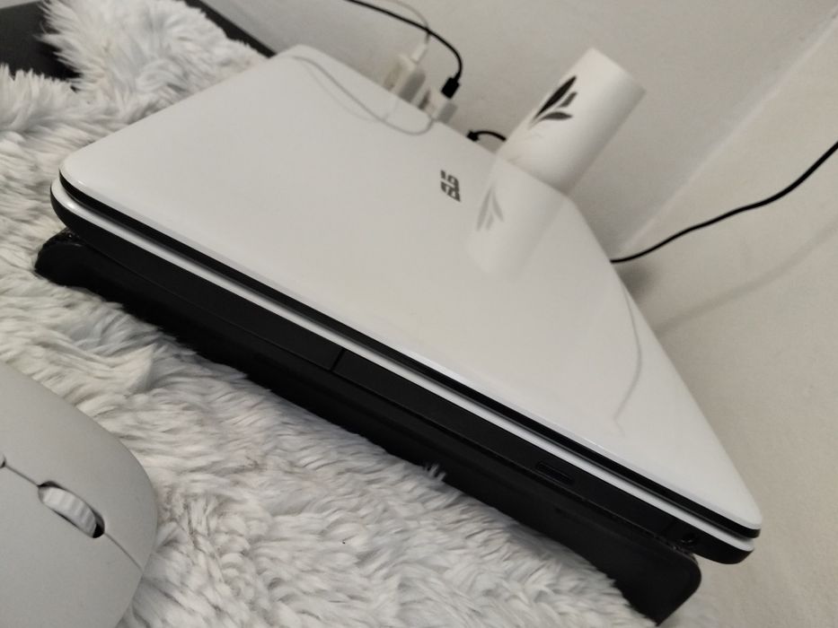 Vând Leptop asus i3