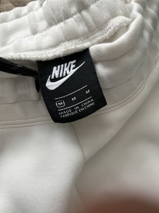 Tech fleece nike white размер М (город кокшетау)