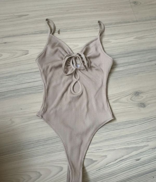 Body Bershka bej tanga -Material striat