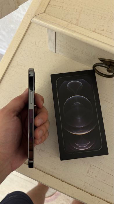 Продам iphone 12 pro