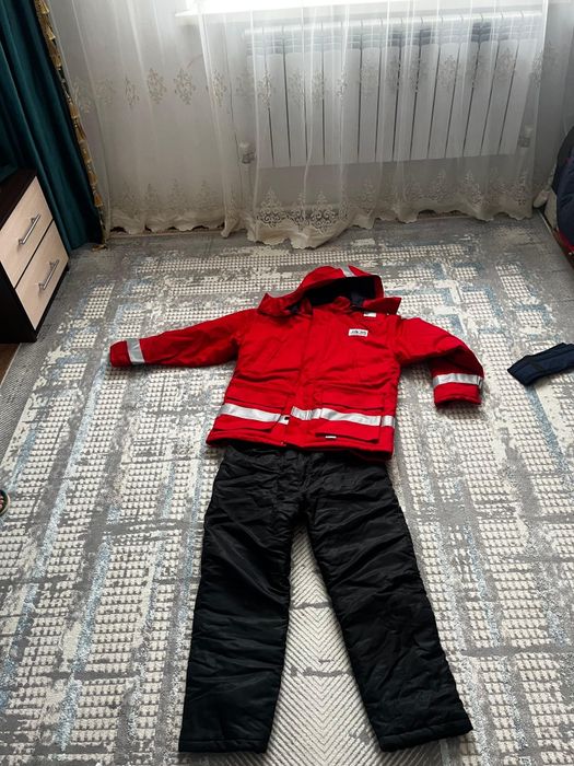 Продам новых теплых спец костюмов