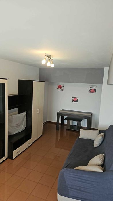 Inchiriez apartament