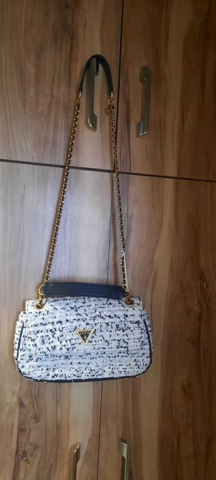 Оригинална чанта Guess