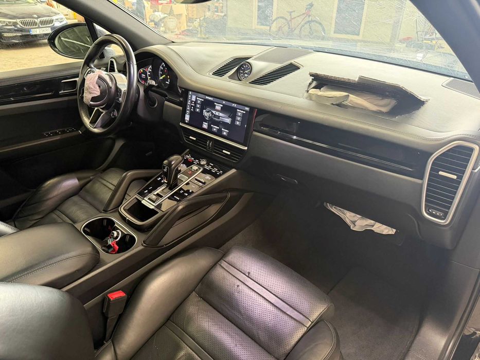 Porsche Cayenne avariat