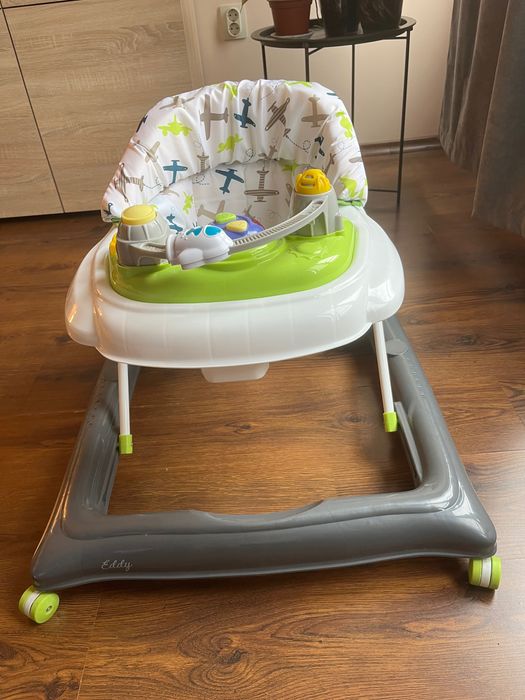 Проходилка за бебе-самолет