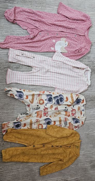 Set 4 pijamale fetite marime 3-6 luni