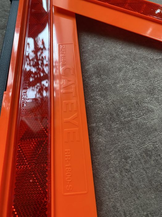 Аварийный знак Toyota