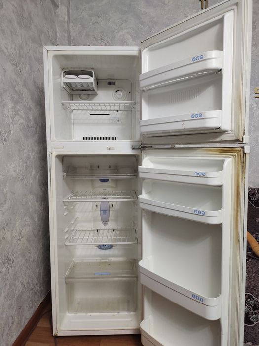 Продам Холодильник LG